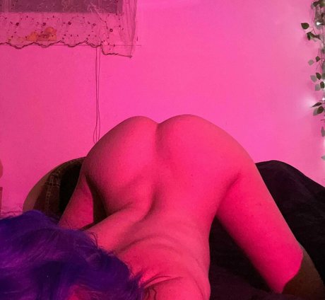 Naakte gelekte OnlyFans-foto van Stonedsunni