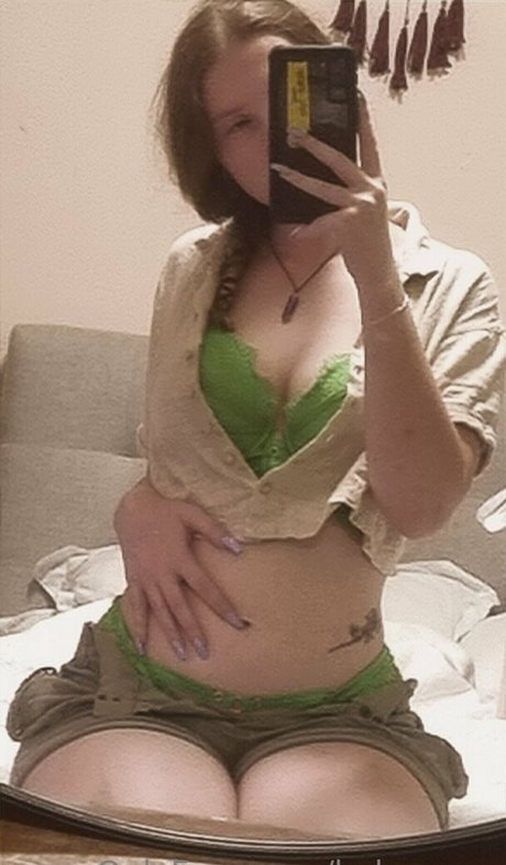 Naakte gelekte OnlyFans-foto van Babyroze
