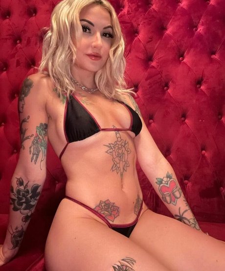 Naakte gelekte OnlyFans-foto van Layni Baby