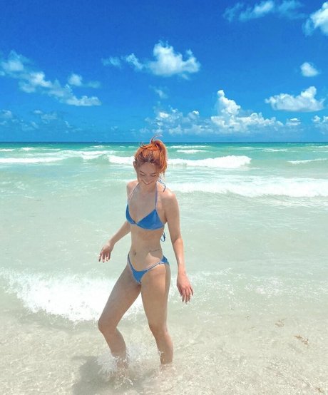 Naakte gelekte OnlyFans-foto van Ana Saia