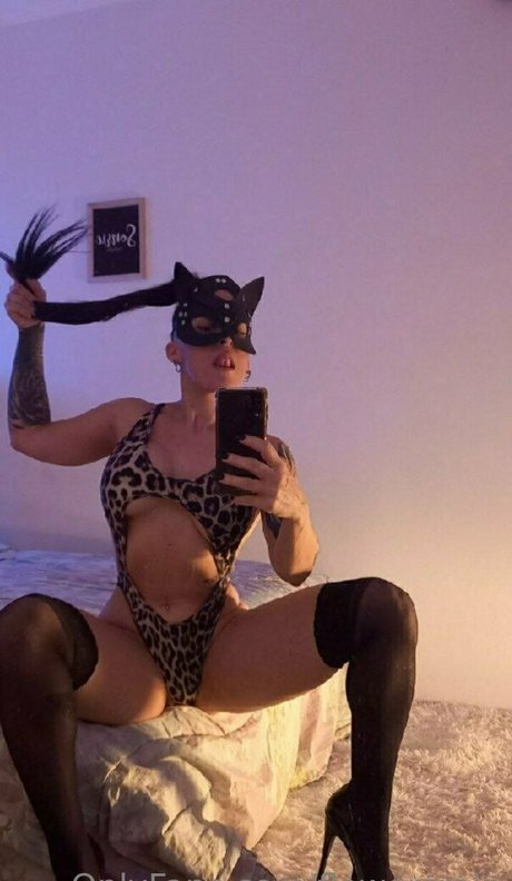 Naakte gelekte OnlyFans-foto van Flowersrain