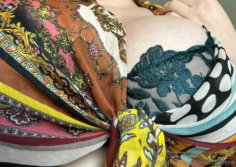 Naakte gelekte OnlyFans-foto van Talamaisfree