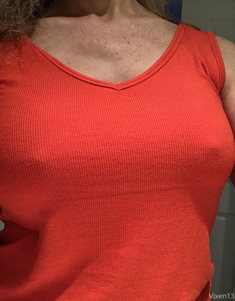 Naakte gelekte OnlyFans-foto van Vixenkat