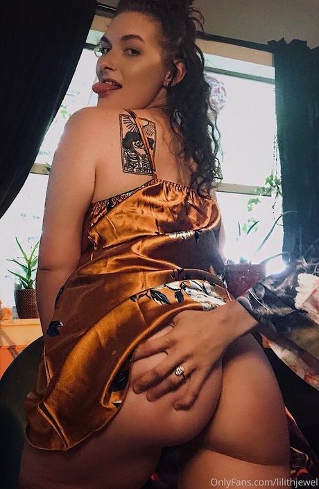 Naakte gelekte OnlyFans-foto van Lilithjewel