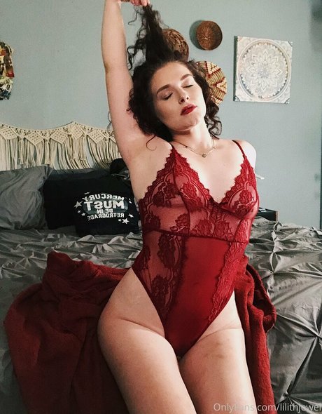 Naakte gelekte OnlyFans-foto van Lilithjewel