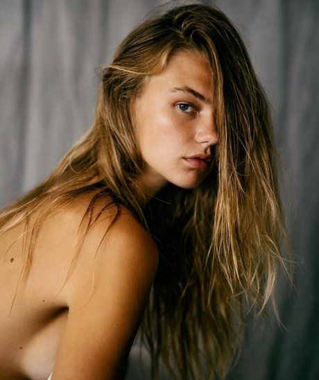 Naakte gelekte OnlyFans-foto van Lieke Van Der Hoorn