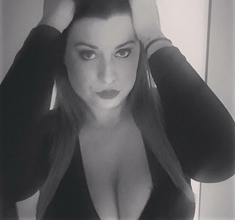 Naakte gelekte OnlyFans-foto van Curvygirl89