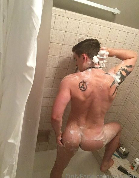 Naakte gelekte OnlyFans-foto van Pupamp
