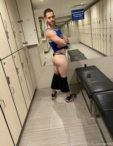 Naakte gelekte OnlyFans-foto van Hunterdeanxl