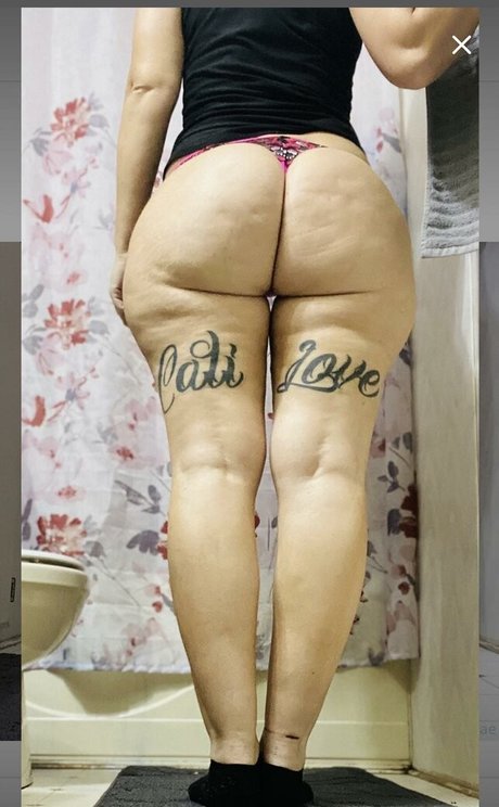 Naakte gelekte OnlyFans-foto van Lucymae