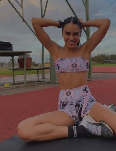 Naakte gelekte OnlyFans-foto van Imogen Russell