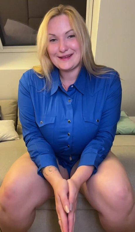 Naakte gelekte OnlyFans-foto van Kira Liv