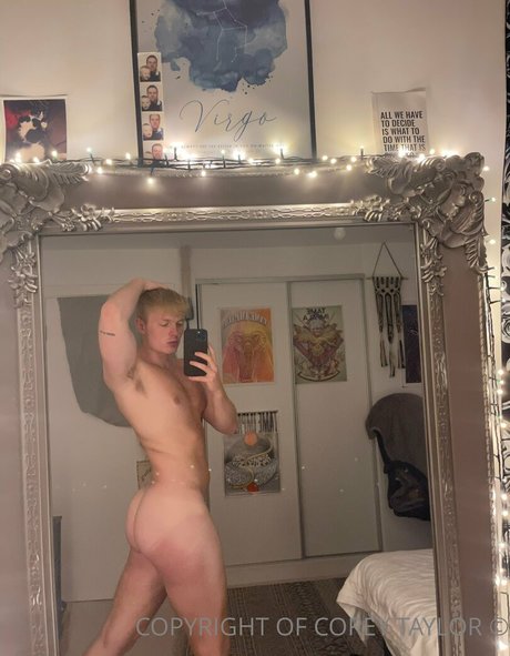 Naakte gelekte OnlyFans-foto van Coreytaylorvip