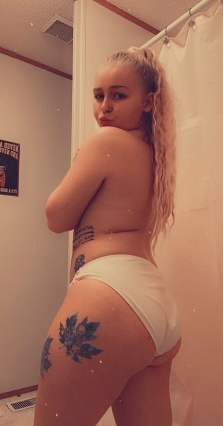 Naakte gelekte OnlyFans-foto van Blondiebshortt