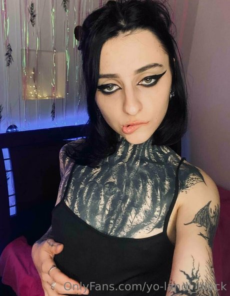 Naakte gelekte OnlyFans-foto van Yolandiblack