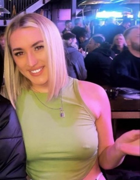 Naakte gelekte OnlyFans-foto van Lauren Day