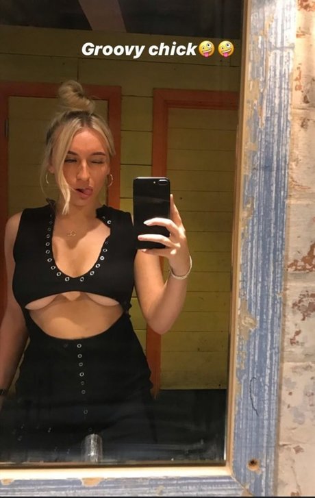 Naakte gelekte OnlyFans-foto van Lauren Day