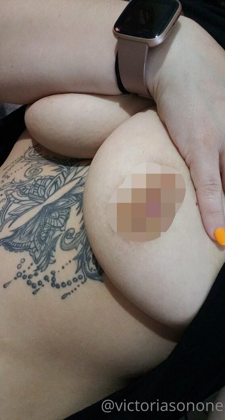 Naakte gelekte OnlyFans-foto van Victoriasonone