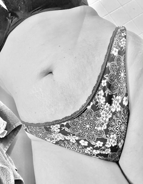 Naakte gelekte OnlyFans-foto van Stellahartxo