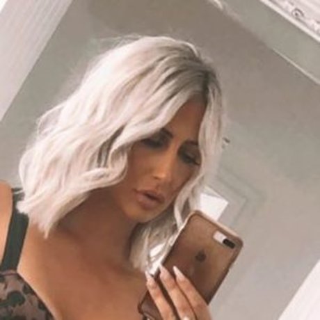Naakte gelekte OnlyFans-foto van Georgian Daisy Bauer