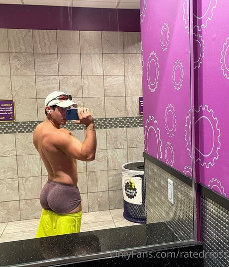 Naakte gelekte OnlyFans-foto van Ratedrross