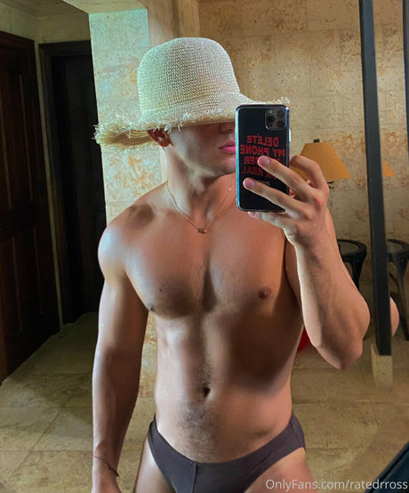 Naakte gelekte OnlyFans-foto van Ratedrross