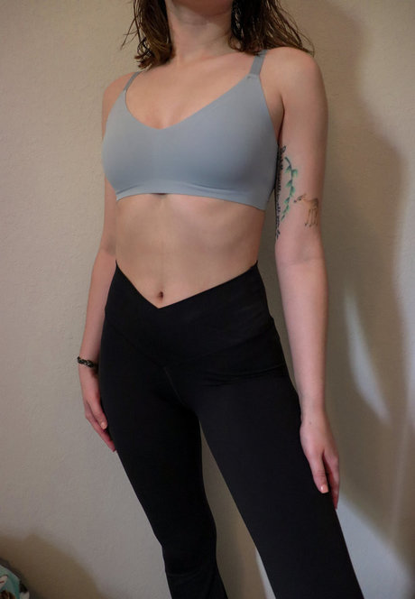 Naakte gelekte OnlyFans-foto van Fabled Fawn