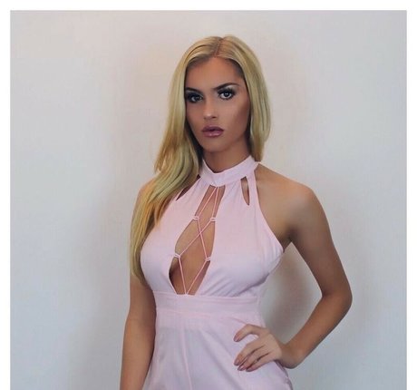 Naakte gelekte OnlyFans-foto van Mariah May