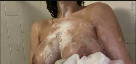 Naakte gelekte OnlyFans-foto van Allieerex