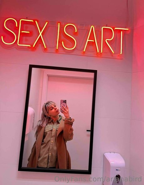 Naakte gelekte OnlyFans-foto van Arianabird