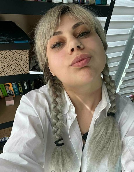 Naakte gelekte OnlyFans-foto van Arianabird