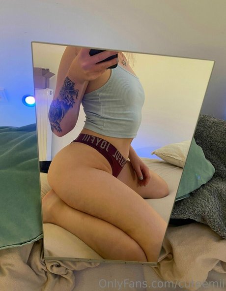 Naakte gelekte OnlyFans-foto van Cuteemii