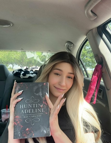 Naakte gelekte OnlyFans-foto van Bookswithaeri