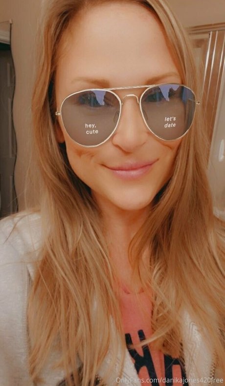 Naakte gelekte OnlyFans-foto van Danikajones420free