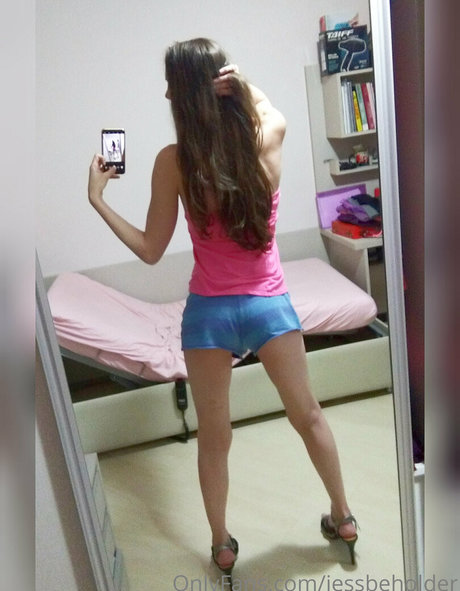 Naakte gelekte OnlyFans-foto van Jessbeholder