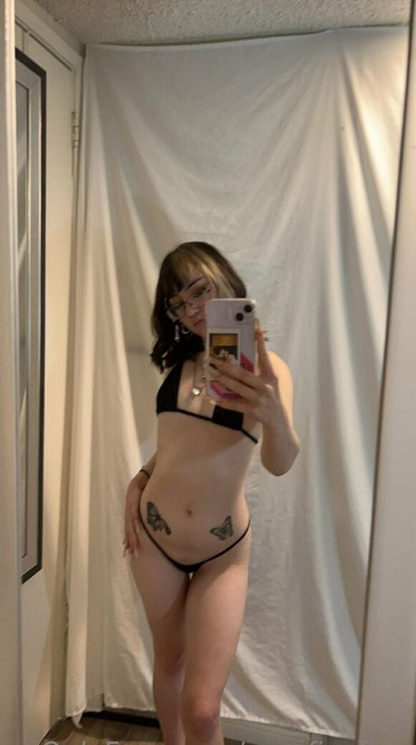 Naakte gelekte OnlyFans-foto van Greyfivefine