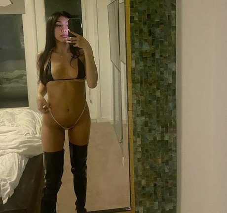 Naakte gelekte OnlyFans-foto van Kassierobles