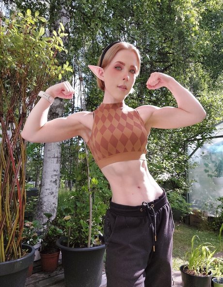 Naakte gelekte OnlyFans-foto van Nooramorph