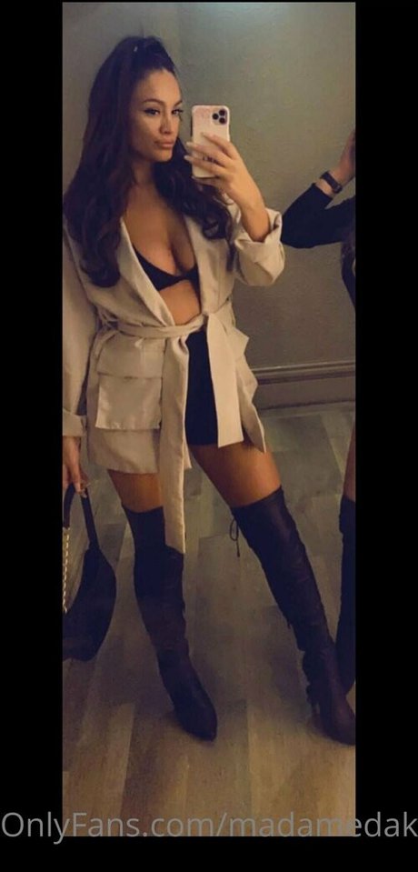 Naakte gelekte OnlyFans-foto van Madamedakota