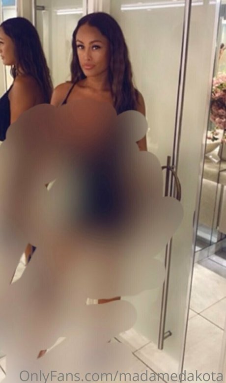 Naakte gelekte OnlyFans-foto van Madamedakota