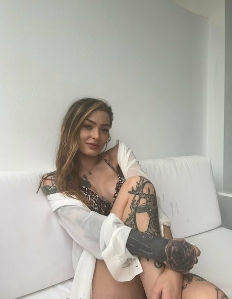 Naakte gelekte OnlyFans-foto van Georgiaamaee