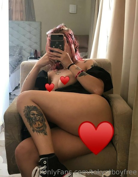 Naakte gelekte OnlyFans-foto van Tokyotboyfree
