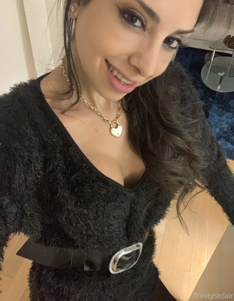 Naakte gelekte OnlyFans-foto van Trinitystclair