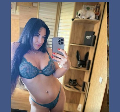 Naakte gelekte OnlyFans-foto van Lustyqueen