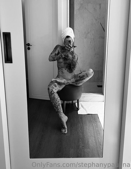 Naakte gelekte OnlyFans-foto van Stephanie Paul