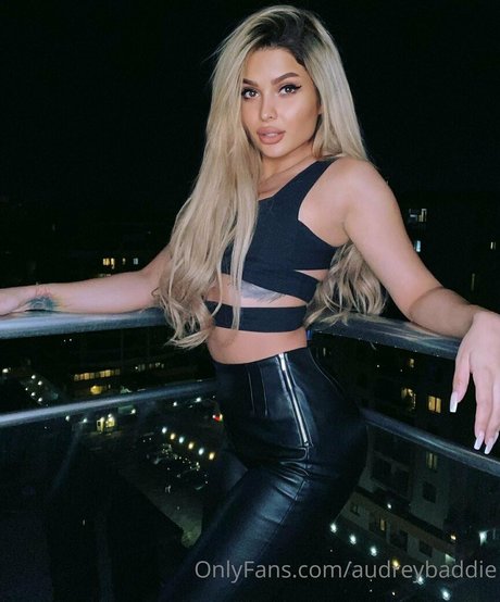 Naakte gelekte OnlyFans-foto van Babssonly