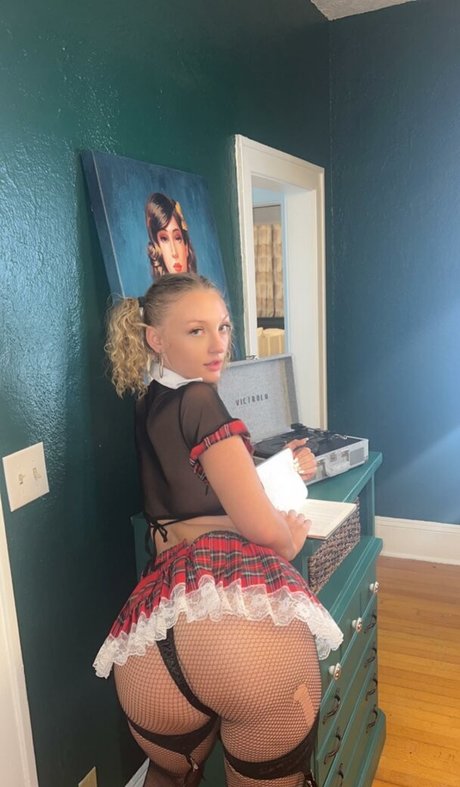 Naakte gelekte OnlyFans-foto van Princess Olivia