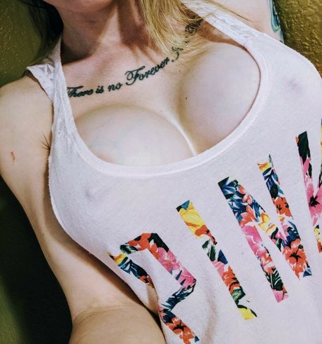 Naakte gelekte OnlyFans-foto van Veronicamarzzz
