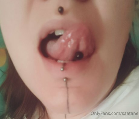 Naakte gelekte OnlyFans-foto van Saatane