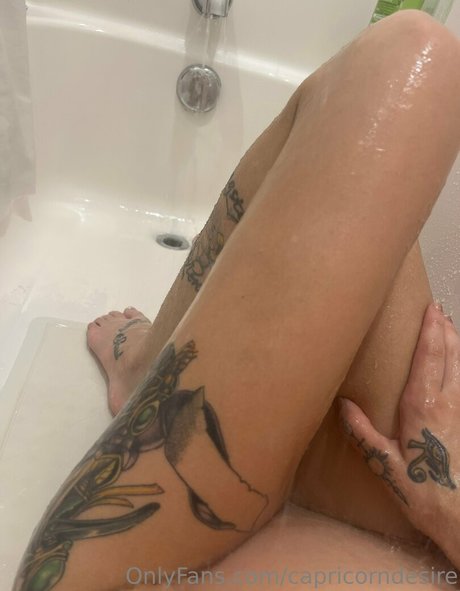 Naakte gelekte OnlyFans-foto van Capricorndesire